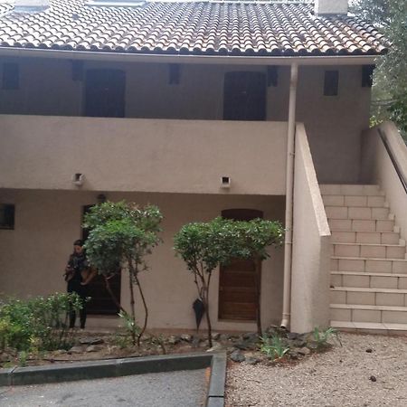 Charmant Studio 2A4 Pers Avec Jardin Et Place De Parking Situe A 5 Min A Pied De La Mer Bandol Exterior foto