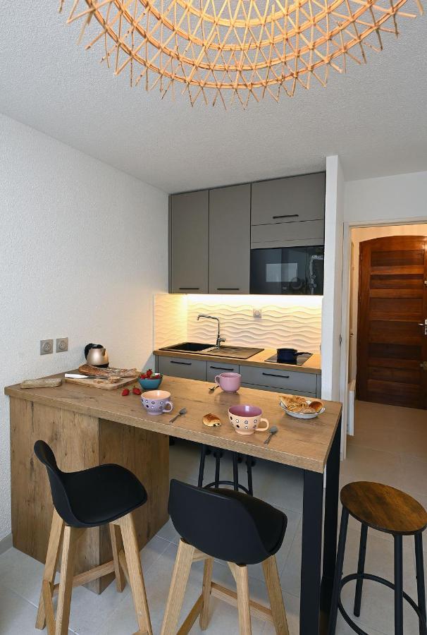 Charmant Studio 2A4 Pers Avec Jardin Et Place De Parking Situe A 5 Min A Pied De La Mer Bandol Exterior foto