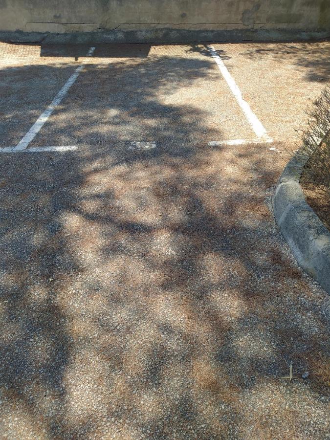 Charmant Studio 2A4 Pers Avec Jardin Et Place De Parking Situe A 5 Min A Pied De La Mer Bandol Exterior foto