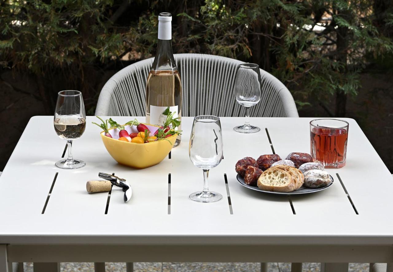 Charmant Studio 2A4 Pers Avec Jardin Et Place De Parking Situe A 5 Min A Pied De La Mer Bandol Exterior foto
